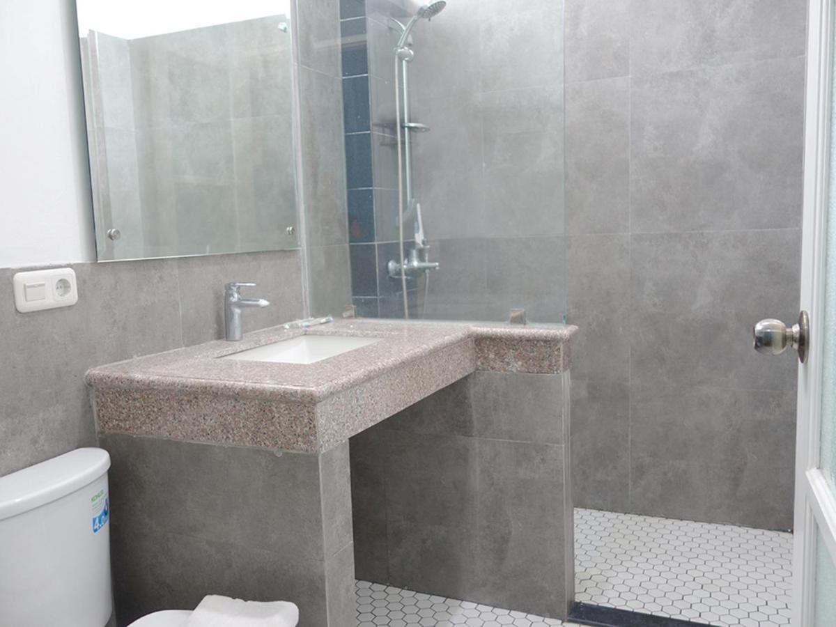 Saffron Suites Syariah Джакарта Экстерьер фото
